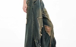 女装宽松破洞牛仔裤怎么搭才显瘦？