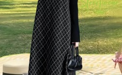 秋冬呢子背带长裙怎么搭更显瘦？