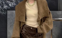 高领毛衣外套怎么搭才好看？