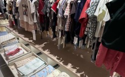 女装卫衣陈列如何吸引顾客眼球？