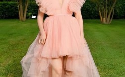 李宇春女装造型有何独特魅力？