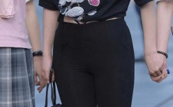 美女穿黑裤子的图片有哪些风格？