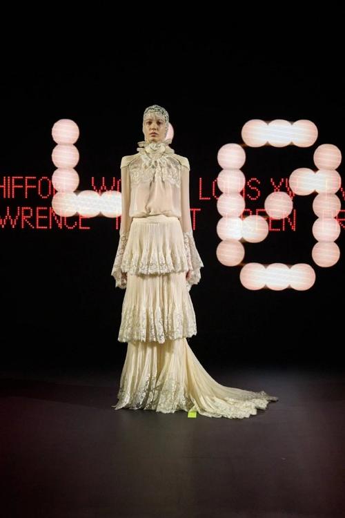 Valentino 2025女装将如何重塑高级时装美学？-图3