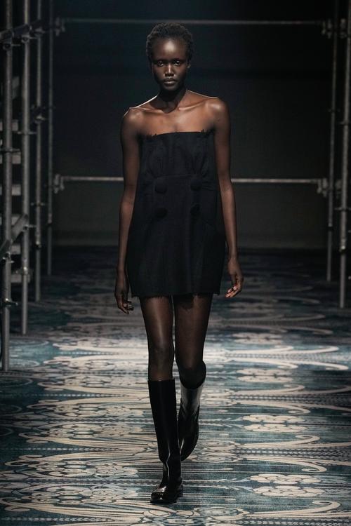 Prada 2025秋冬女装价格，具体多少？-图2