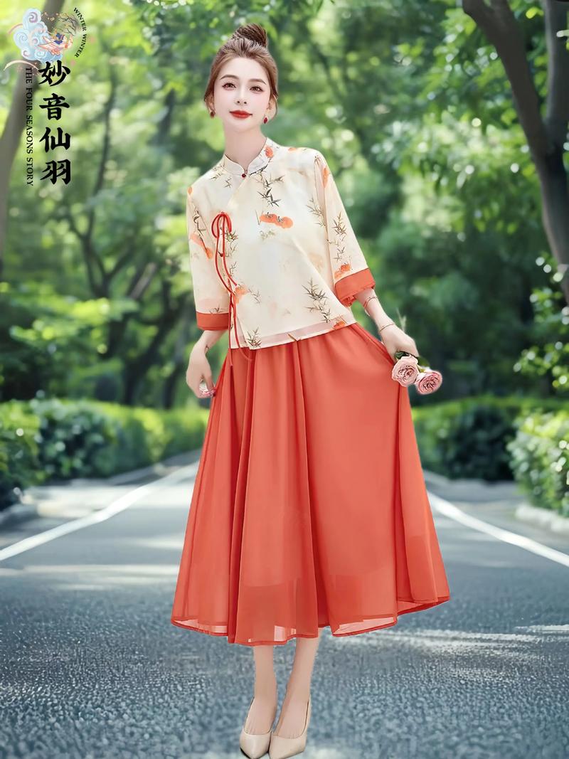 2025夏季女装两件套流行趋势是什么？-图2