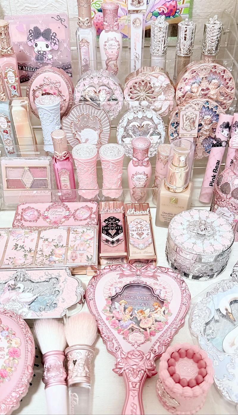 17岁女孩护肤品怎么选？基础保湿还是功效型？-图1