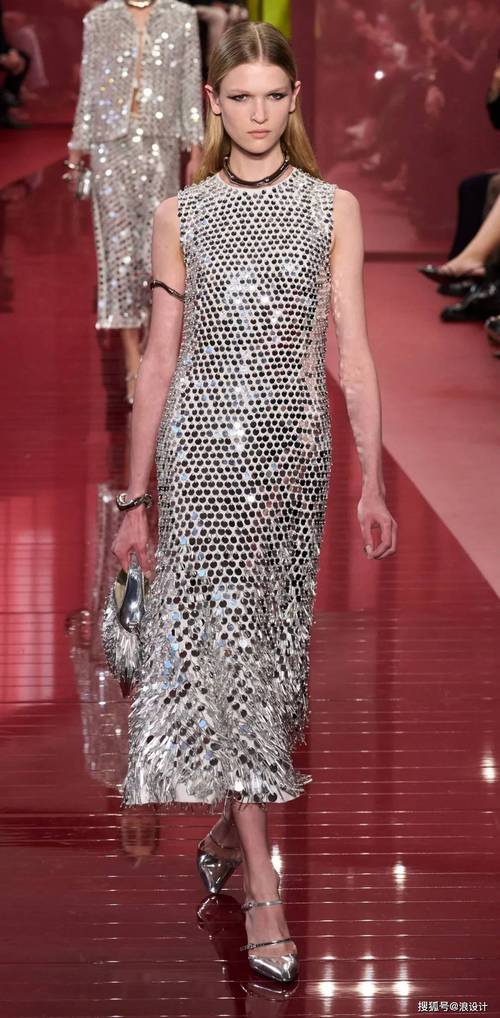 Gucci 2025春夏女装将带来哪些惊喜革新？-图2