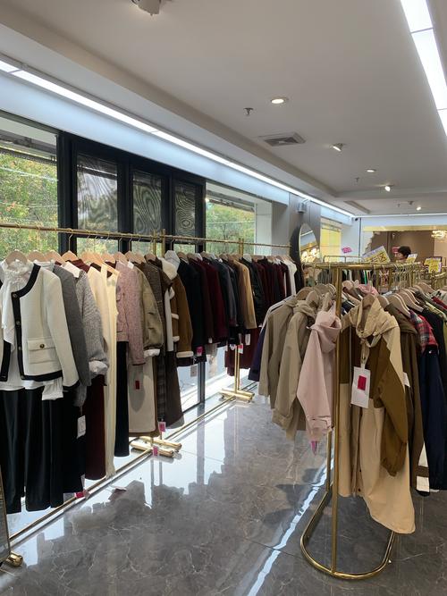 ins女装官方旗舰店天猫正品吗？-图1