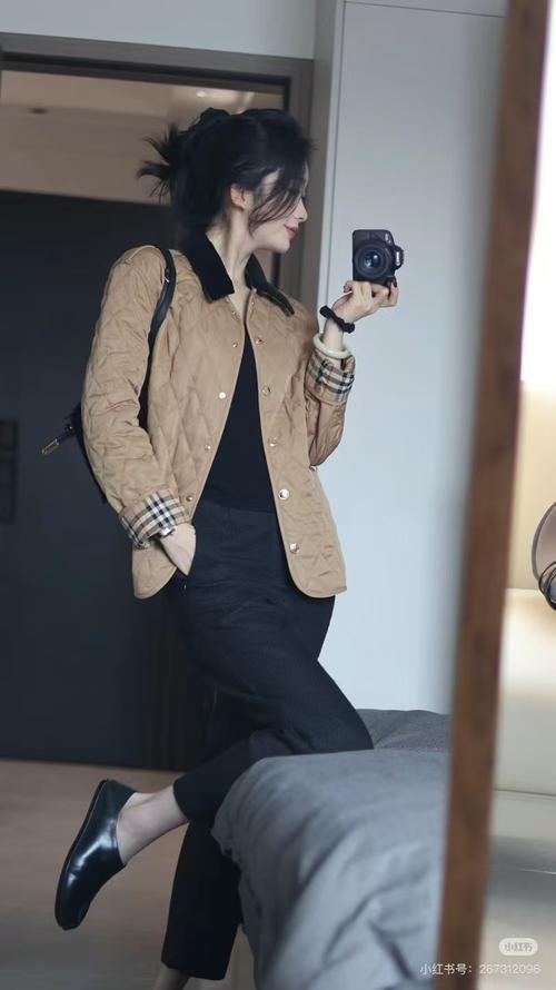 巴宝莉2025棉服，设计会带来哪些惊喜？-图2