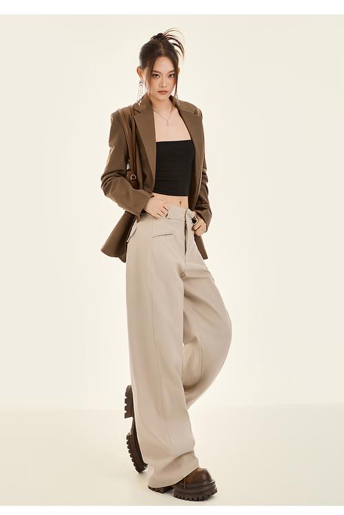 冬天女装西裤配什么鞋子显气质？-图3