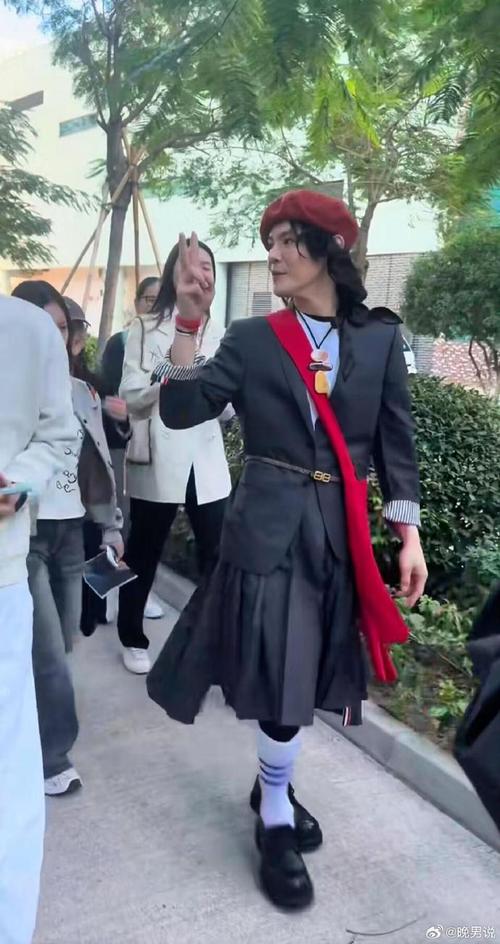 男士女装搭配图，风格如何突破性别界限？-图2