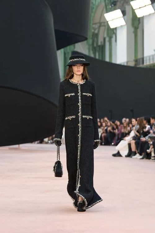 香奈儿2025冬装，经典与创新的碰撞？-图1