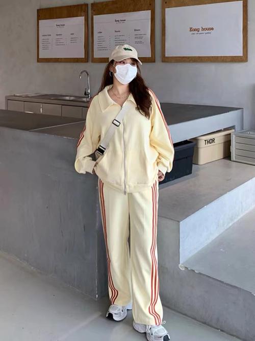 2025款卫衣女装图片，新款设计亮点有哪些？-图3