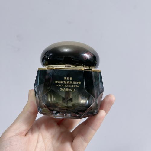 皮肤黑适合用什么护肤品？-图2