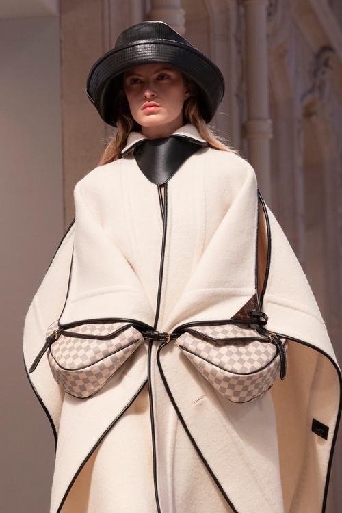 2025冬女装流行款式有哪些？-图2