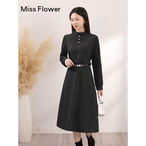 新款秋季打底连衣裙，如何兼顾时尚与实用？-图2