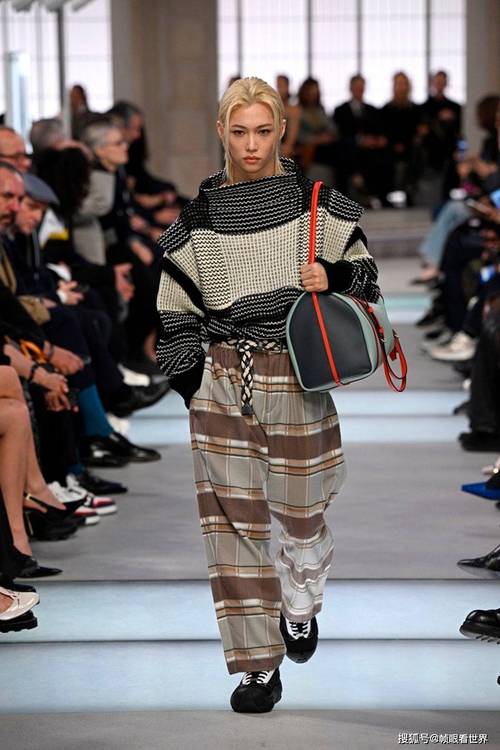 巴黎2025夏女装，将掀起哪些新风尚？-图1
