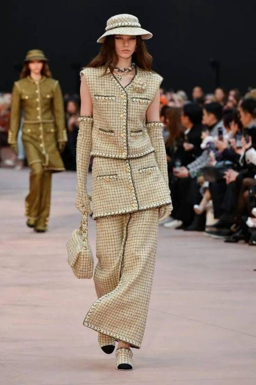 香奈儿2025秋冬女装-图1