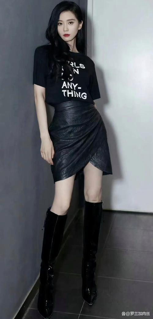 明星黑短袖怎么搭出高级感？-图1