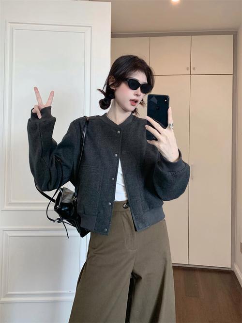 棒球服外套怎么搭才好看？-图1