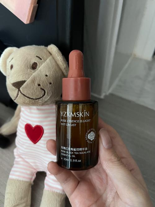 皮肤比较油用什么护肤品-图3