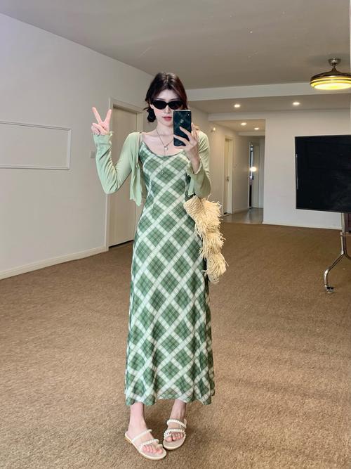 2025新款女装，品牌如何引领新时尚潮流？-图3