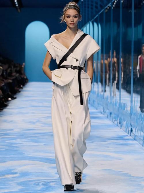 2025春夏女装秀，新趋势与灵感何在？-图1