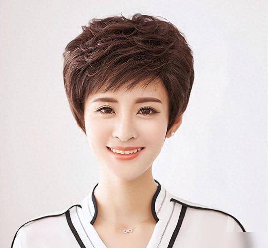 中老年女装发型怎么选?看图片找灵感?-图1 中老年女装发型怎么选?看图片找灵感?-图1