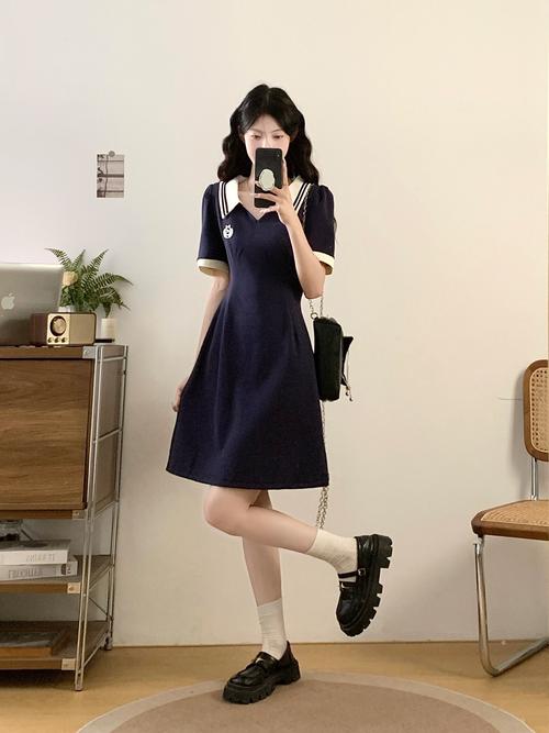 2025流行大学生女装，这些趋势怎么选？-图1