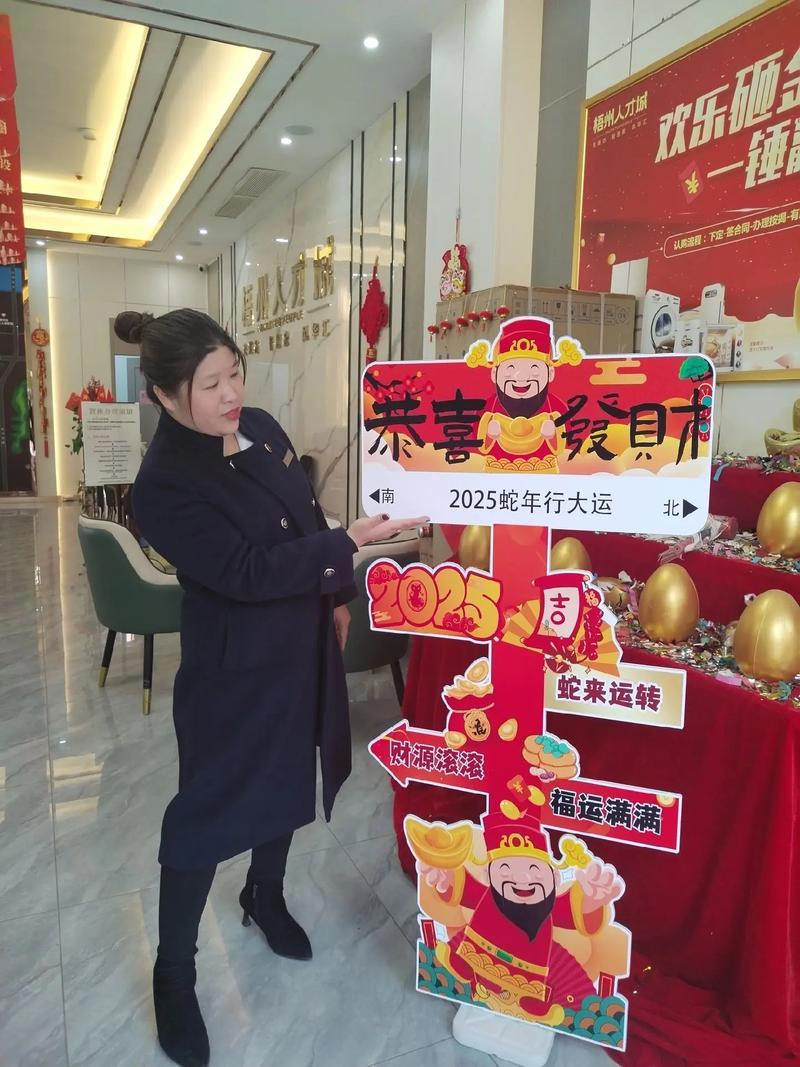 2025女装新年广告语，如何精准戳中新年新气象？-图1