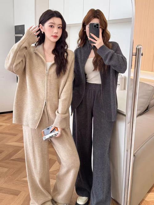 2025冬女装套装，流行趋势如何？搭配技巧有哪些？-图1