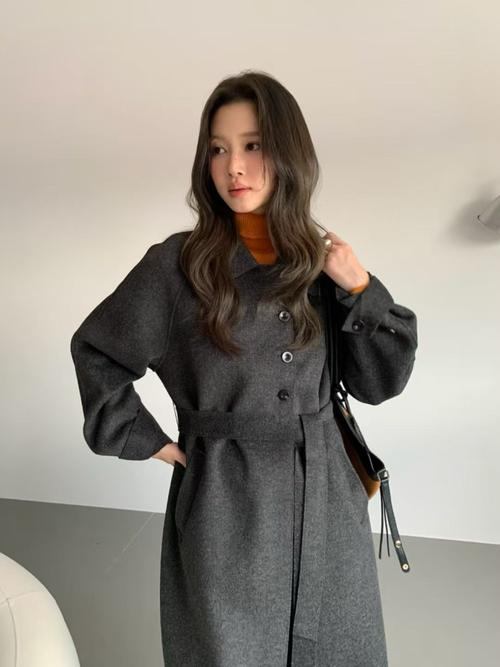 2025新款女装长外套，哪些设计更值得入手？-图3
