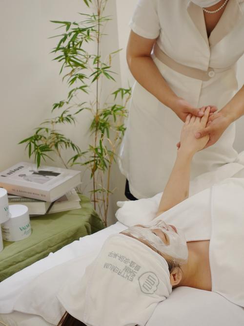 纯牛奶敷脸真能祛痘吗？-图1