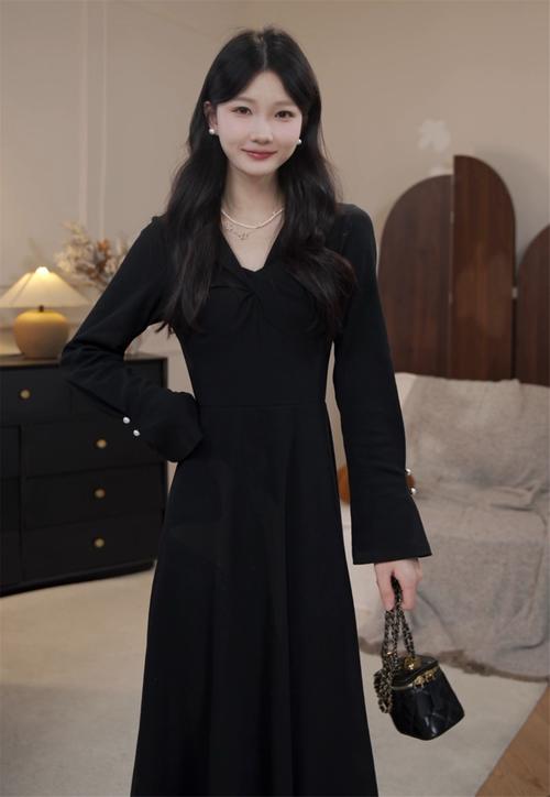 2025早秋女装流行款有哪些新趋势？-图2