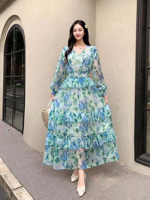 2025年女装流行款式有哪些新趋势？-图3