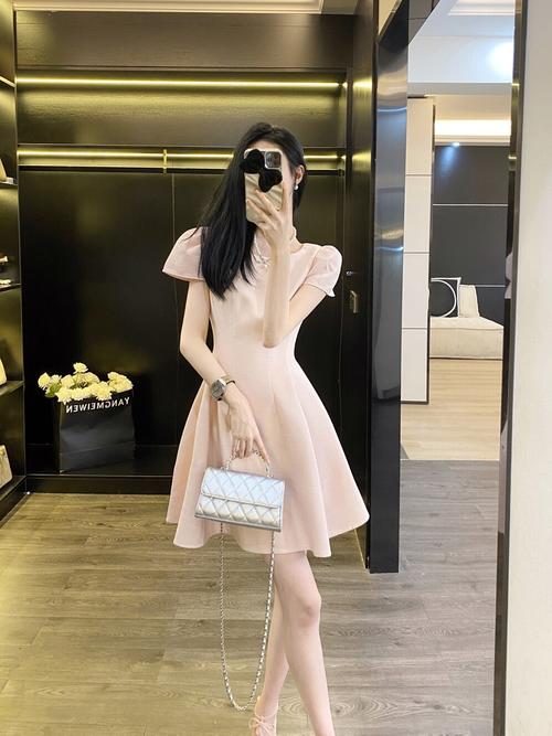 新款超女装短裙2025，设计有何亮点？-图3