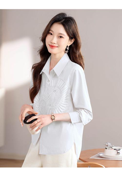 2025新款花女装，怎么选才显瘦不土？-图2