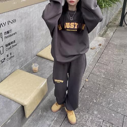 2025运动风女装新款有哪些潮流元素？-图1