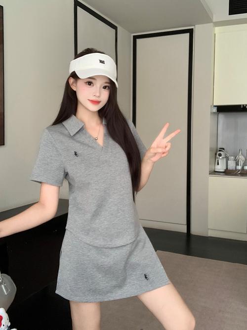 2025运动风女装新款有哪些潮流元素？-图3