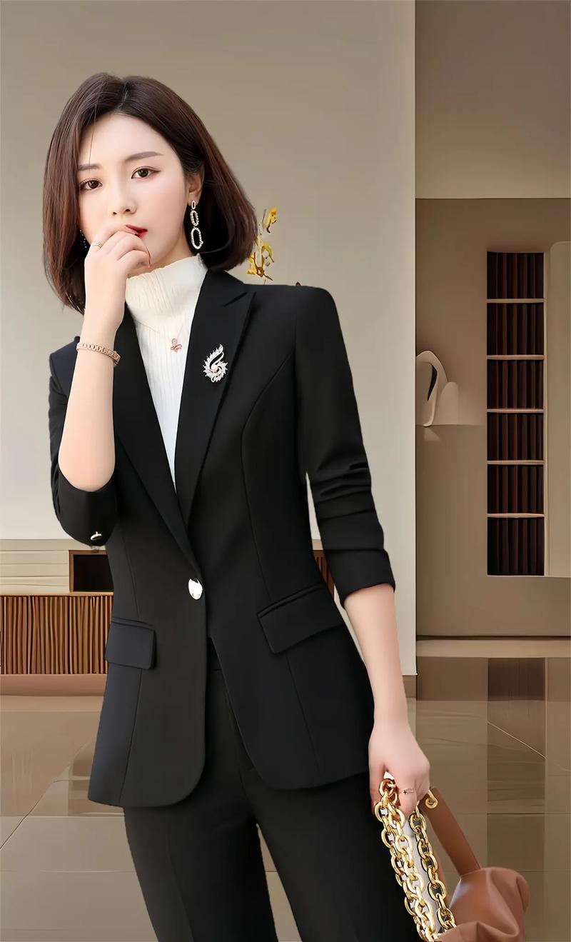 职场女装图片怎么选才得体？-图2