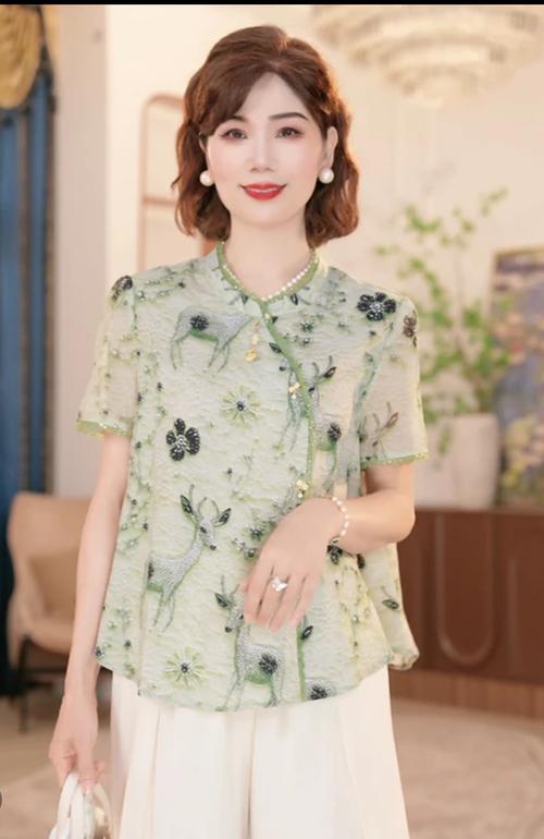 2025夏中老年女装怎么选更合适？-图2