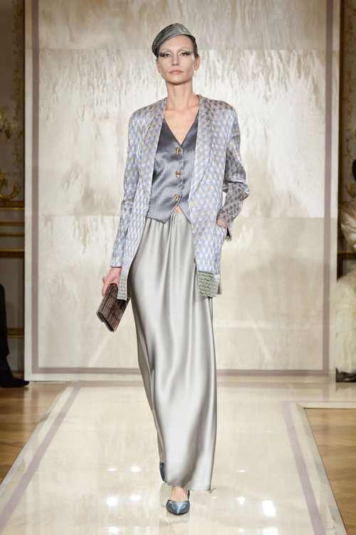 阿玛尼2025女装系列有何新设计灵感？-图1