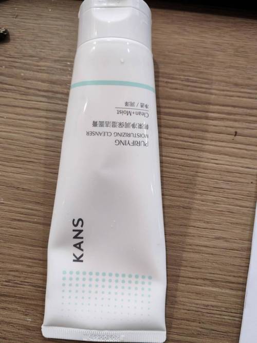 13岁女孩适合用什么护肤品？-图1