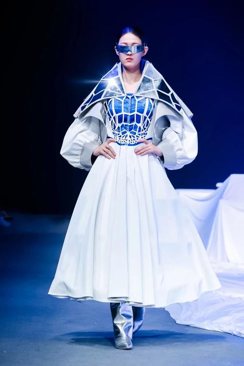 北京女装2025新款有哪些流行趋势？-图1