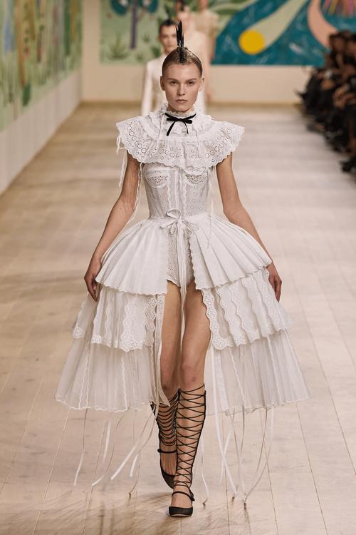 星巴黎2025夏装主打什么风格？-图3