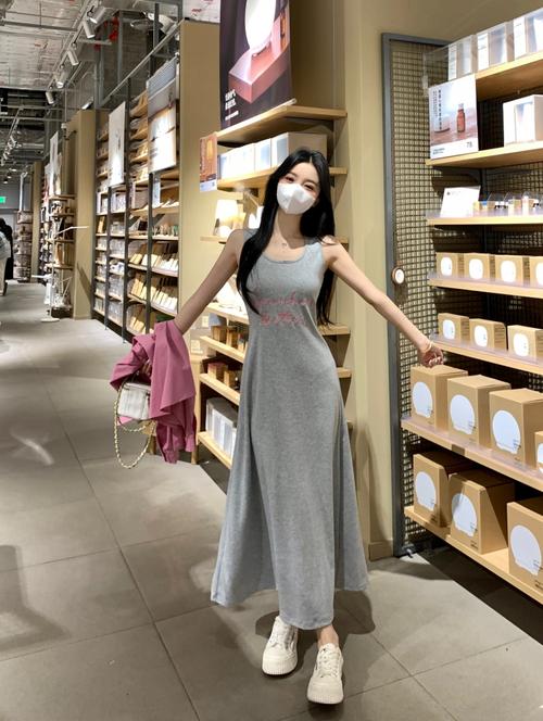 2025新款女装批发，哪些款式更受欢迎？-图2