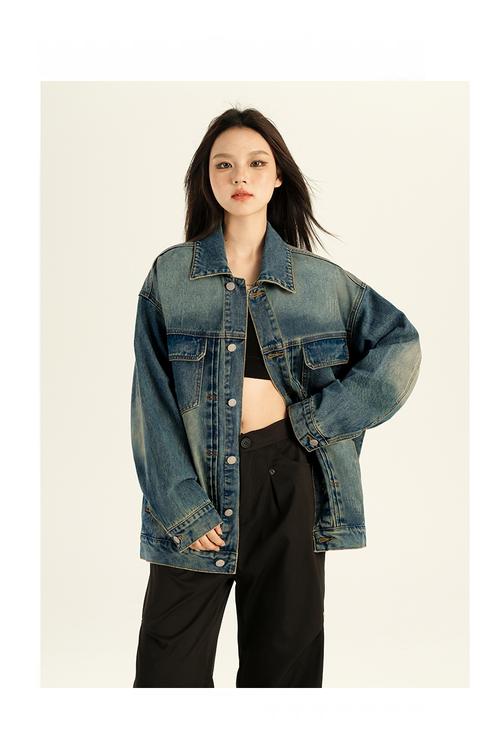 2025年牛仔外套女装有哪些流行趋势？-图3