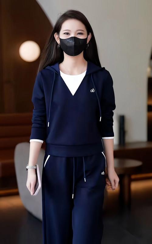 2025秋女装休闲套装，怎么选才时髦又实穿？-图1
