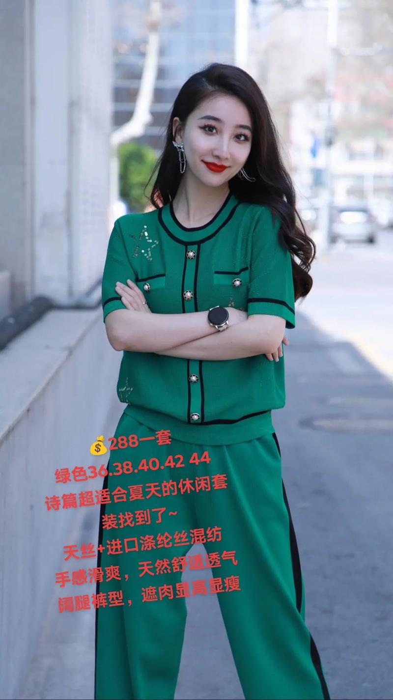 诗篇女装2025新款有何惊喜设计？-图2