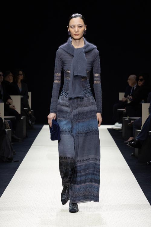 阿玛尼2025新款女装有何设计新意？-图2